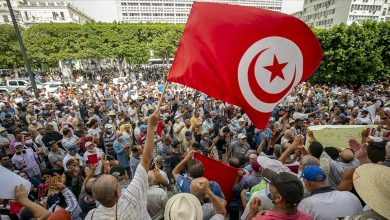 Photo of تونس.. المئات يطالبون بإنهاء تدابير الرئيس “الاستثنائية”