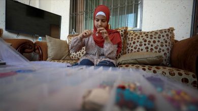 Photo of رزان.. طفلة فلسطينية تستثمر كورونا بـ”مشروع إكسسوارات”