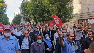 Photo of تظاهرة بالآلاف ضد سعيّد بتونس.. والأمن يقمعها
