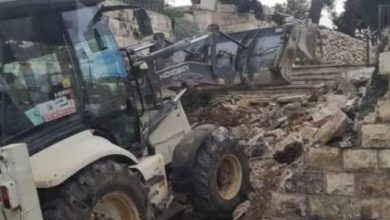 Photo of القدس المحتلة: الاحتلال ينفّذ أعمال تجريف في المقبرة اليوسفيّة ويعتدي على محتجّين