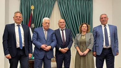 Photo of عباس يلتقي وزيرين إسرائيليين ويطلب لقاء شكيد وترفض.. ويعترف بحث منصور عباس على دخول الائتلاف