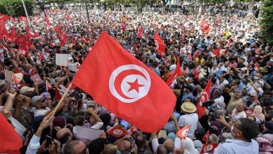 Photo of حيلة الاستفتاء في تونس: انقلاب آخر على المؤسسات