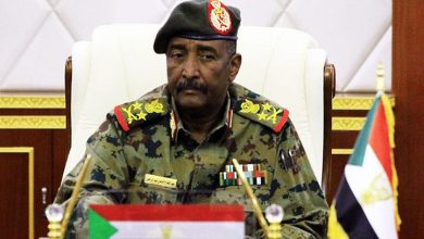 Photo of البرهان يحل “السيادة” والحكومة ويعلن حالة الطوارئ