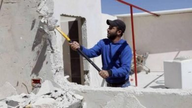 Photo of الاحتلال يجبر مقدسيا على هدم منزله