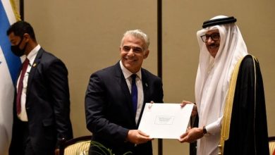 Photo of صحافية إسرائيلية: زيارة لبيد للبحرين رسالة لإيران