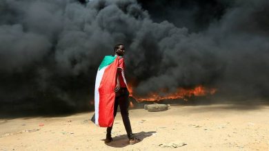 Photo of السودان.. إغلاق طرق مؤدية إلى مقر القيادة بالخرطوم وحديث عن حل مجالس سيادية