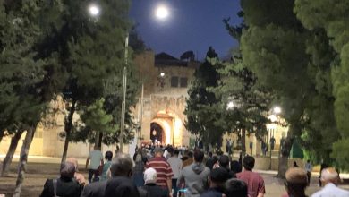 Photo of الآلاف يؤدون صلاة الفجر بالأقصى