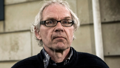 Photo of شاحنة سحقته مع أفراد شرطة الحراسة… مصرع صاحب الرسوم المسيئة للنبي محمد صلى الله عليه وسلم في حادث سير