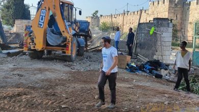 Photo of لليوم الرابع على التوالي.. الاحتلال يواصل تجريف المقبرة اليوسفية