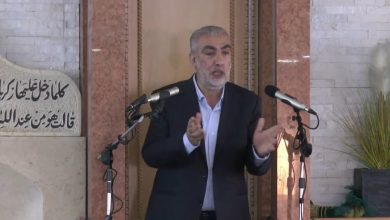 Photo of في وقفته الأولى على منبر مسجد “عمر بن الخطاب” في كفر كنا.. الشيخ كمال خطيب: كل الأمة يجب أن تعيش بشعور أن الفرج قريب وقريب جدًا