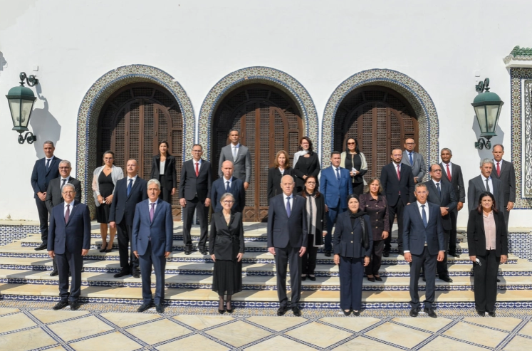 Photo of ضمت 10 وزيرات.. حكومة جديدة في تونس وسعيّد يتمسك بالإجراءات الاستثنائية