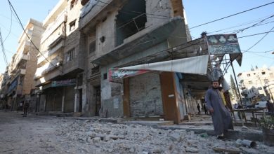 Photo of بينهم أطفال.. مقتل 10 مدنيين بقصف لقوات النظام السوري على سوق بريف إدلب