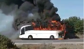 Photo of “وااللا” العبري: دواع أمنية وراء اشتعال النيران في حافلات إسرائيلية بالرملة