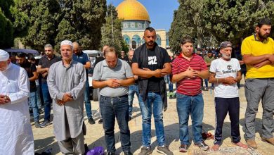 Photo of 45 ألف مصلٍ يؤدون صلاة الجمعة برحاب الأقصى