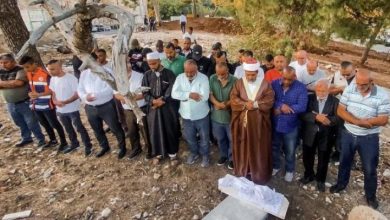 Photo of مقدسيون يعيدون دفن رفات الأموات في المقبرة اليوسفية