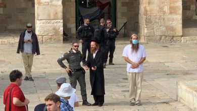 Photo of مستوطنون يقتحمون المسجد الأقصى ويؤدون “صلوات صامتة”
