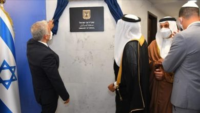 Photo of فصائل فلسطينية تندد باستقبال البحرين وزير الخارجية الإسرائيلي