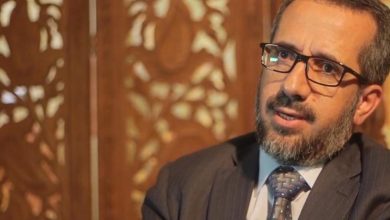 Photo of سلطات الاحتلال تمدد الاعتقال الإداري لوزير شؤون القدس السابق أبو عرفة