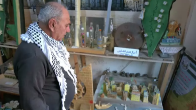 Photo of فلسطيني يصنع من النفايات مجسمات تعبر عن واقع قطاع غزة