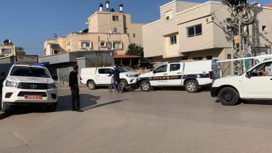 Photo of قلنسوة: إصابة شاب بجراح خطيرة برصاص الشرطة