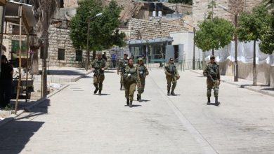 Photo of رافضين لاقتحام الرئيس الإسرائيلي… الاحتلال يعتدي على المصلين قرب المسجد الإبراهيمي