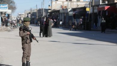 Photo of شاب سوري يقتل والده ببندقية صيد لسرقة أقل من 100 دولار