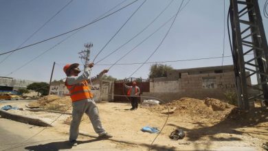 Photo of الاحتلال يخصم ديون الكهرباء المستحقة على الفلسطينيين من أموال “المقاصة”