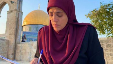 Photo of “علماء المسلمين” يمنح عضويته للناشطة خديجة خويص والقاضي إياد عباسي