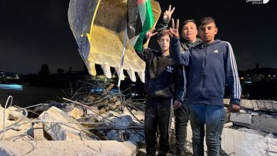 Photo of الاحتلال يجبر عائلة برقان على إكمال هدم منزلها في “رأس العامود”