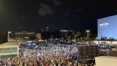 Photo of الآلاف من أنصار اليمين يتظاهرون وسط تل أبيب ضد الحكومة الإسرائيلية