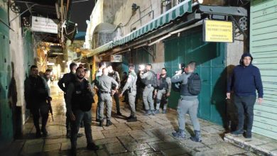 Photo of قوات الاحتلال تعتقل والديْ منفذ عملية الطعن بعد اقتحام العيسوية
