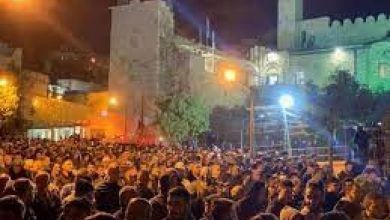 Photo of الآلاف يؤدون صلاة الفجر في المسجد الإبراهيمي بالخليل