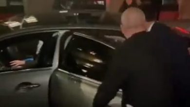 Photo of طلاب بريطانيون وعرب يطردون السفيرة الإسرائيلية من جامعة في لندن