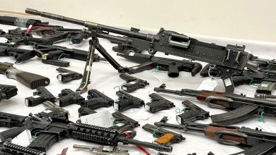 Photo of اتهام 28 شخصًا بينهم قاصر بحيازة والتجارة بالأسلحة ‎‎وإطلاق نار