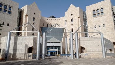 Photo of “صلح الناصرة” تمدد اعتقال شرطي مشتبه بإغلاق ملفات تحقيق مقابل رشاوى لستة أيام