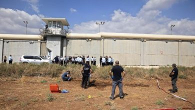 Photo of مدير سجن “جلبوع” يكشف عن تفاصيل جديدة حول عملية فرار الأسرى