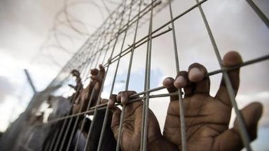 Photo of 4 أسرى يواصلون الإضراب بظروفٍ صحية صعبة