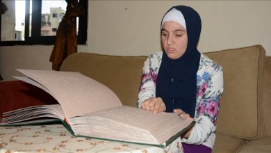 Photo of فاقدة للبصر.. فتاة لبنانية تحفظ القرآن وتعلمه