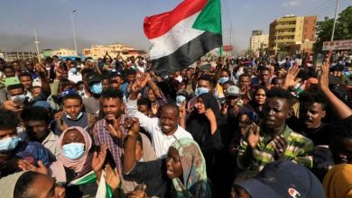 Photo of الأمن السوداني يطلق الغاز المسيل للدموع على مئات المتظاهرين في الخرطوم
