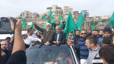 Photo of الشيخ رائد صلاح إذ يخرج من معتقله..