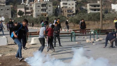 Photo of الأهالي يتصدون لاقتحام المستوطنين لمدرسة اللبن الشرقية