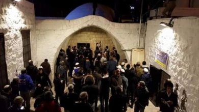 Photo of مستوطنون يقتحمون مقام يوسف شرق نابلس