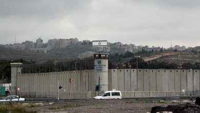 Photo of الاحتلال يخوض حربا شاملة ضد الأسرى وعائلاتهم.. تفاصيل