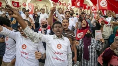 Photo of “مواطنون ضد الانقلاب” بتونس تعلّق اعتصامها بعد اعتداء الأمن