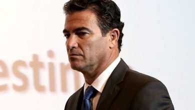 Photo of قناة عبرية: رئيس الموساد كشف أسرارا خلال علاقة بمضيفة