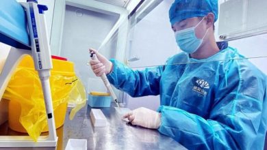 Photo of طبيب هندي مصاب بـ”أميكرون” يشرح أعراض المرض