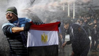 Photo of ديفيد هيرست: الطغاة ربما انتصروا في معركة الربيع العربي لكن الصراع لم ينته بعد