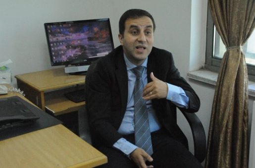 الدكتور إبراهيم الجراح باحث وأستاذ مشارك في التنقيب عن البيانات الكبيرة والذكاء الحسابي بالجامعة الأردنية (الجزيرة)
