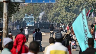 Photo of انتشار أمني كثيف وإغلاق طرق وجسور في الخرطوم قبيل مظاهرات جديدة