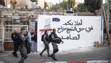 Photo of الاحتلال الإسرائيلي يخطر عائلة فلسطينية بإخلاء منزليها بحي الشيخ جراح